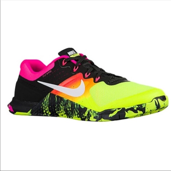 nike metcon neon